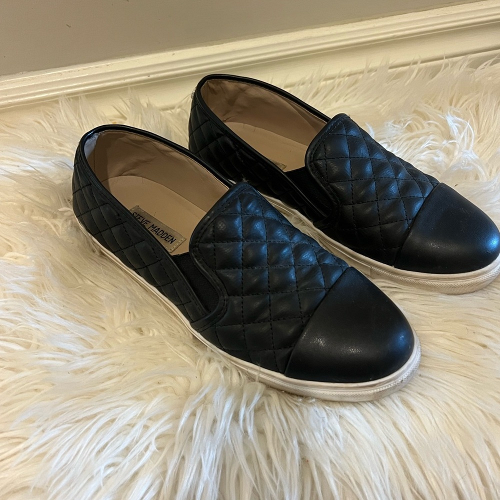 Steve Madden Black Quilted Loafers